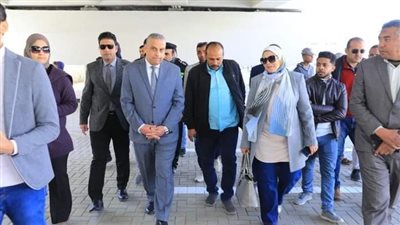 بعد انتهاء تطويره.. محافظ سوهاج يتفقد ميدان الثقافة