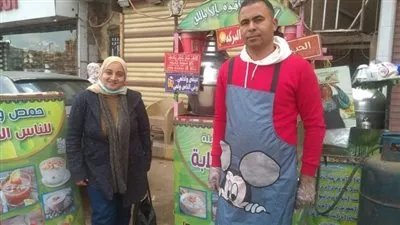 شاعر الغلابة.. محمود فتحي بائع حمص الشام وبليلة بدرجة خريج تجارة (فيديو وصور) 