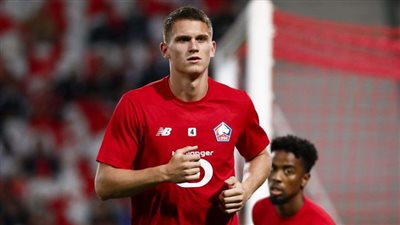 مدافع ليل يقترب من ميلان