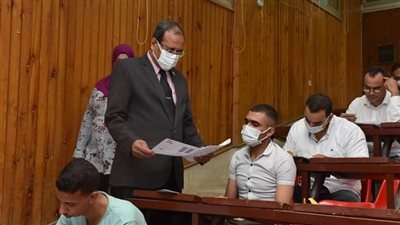 1364 طالبا يؤدون امتحان الفصل الأول بالتعليم المدمج في جامعة سوهاج