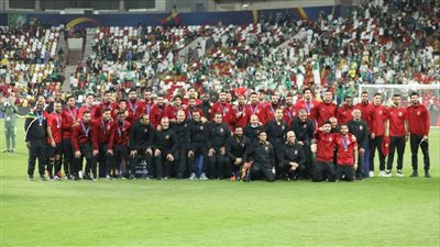 عاجل.. لاعبو الأهلي والجهاز الفني والإداري يتسلمون الميداليات البرونزية بالمونديال