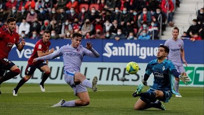 نجم برشلونة يرفض الرحيل