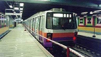 7 دقائق من الرعب بمترو فيصل.. كاميرات المراقبة رصدت لحظة انتحار فتاة