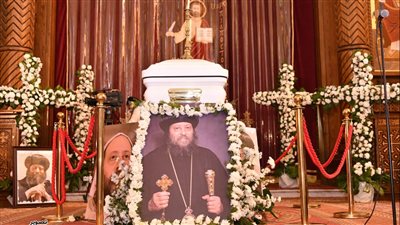 صلوات تجنيز مثلث الرحمات الأنبا لوكاس في الكاتدرائية