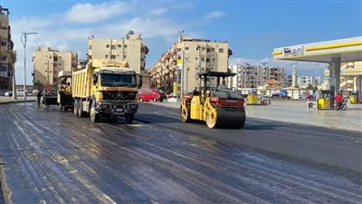 محافظ بورسعيد: تواصل أعمال رصف شارع المشير طنطاوي (صور)