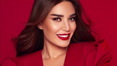 بالأحمر.. سيرين عبد النور تحتفل بعيد الحب