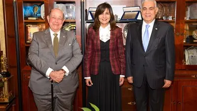 وزيرة الهجرة تلتقي وفدًا من جمعية رجال الأعمال المصريين