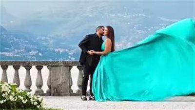 درة تثير إعجاب الجمهور بجلسة تصوير لها مع زوجها