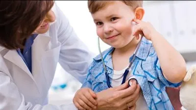 القومي للأورام يوضح بعض الأعراض التي تشير لإصابة الطفل بالورم (فيديو)