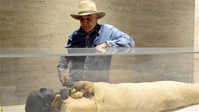 زاهي حواس: أحد الأمراء العرب طلب مني الزئبق الأحمر مقابل 100 ألف دولار 