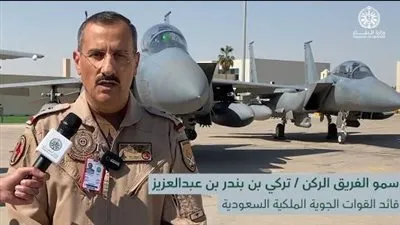 قائد القوات الجوية يقف على استعدادات تمرين العلم الأحمر ٢٠٢٢