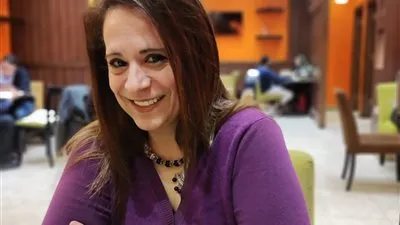 مرشحة بانتخابات 