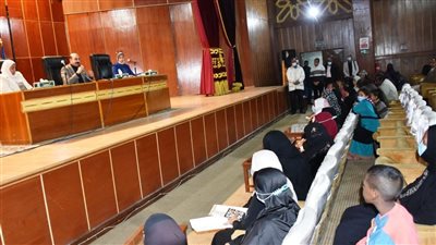  محافظ أسوان: إجراء التحاليل الطبية أثناء اللقاءات مع المواطنين لمجابهة تعاطى المخدرات