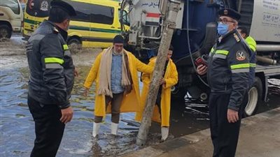 المرور ترفع الطوارئ تزامنًا مع موجة سوء الأحوال الجوية.. صور