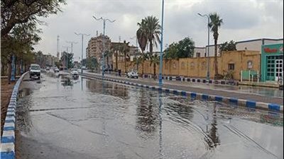 شاهد.. تساقط أمطار غزيرة على مناطق متفرقة بالسويس (فيديو)