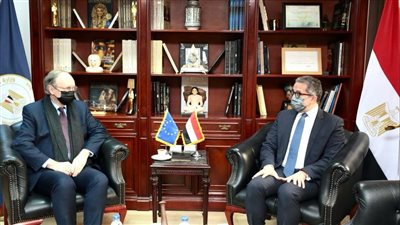 مباحثات مع الاتحاد الأوروبي لتعزيز التعاون في مجال السياحة والآثار