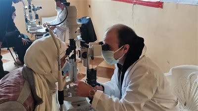 فحص 1240 مريض عيون للأسر الأولى بالرعاية ضمن 