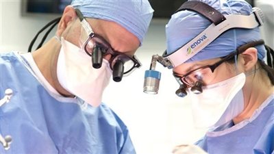 تفاصيل استئصال ورم بالمخ لمريضة عمرها 49 عاما دون تدخل جراحي (فيديو)