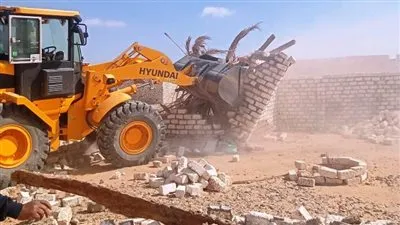 ضمن الموجة الـ19.. حملة مكبرة لإزالة التعديات على أراضى الدولة بمدينة دراو بأسوان 