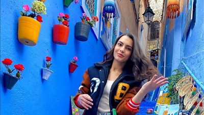 كارمن سليمان تخطف الأنظار من المغرب وسط الألوان