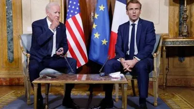 بايدن وماكرون يناقشان جهود الديبلوماسية والردع بشأن التعزير العسكري الروسي قرب أوكرانيا