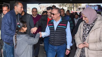 محافظ الإسكندرية يتابع الوضع أسفل كوبري العوايد بعد إزالة التعديات (صور)