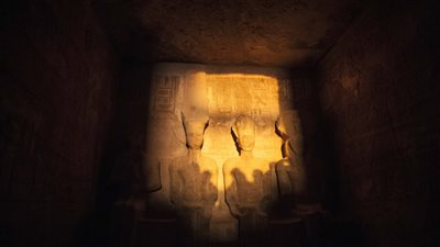 كيف استعدت أسوان لاحتفالية تعامد الشمس على معبد رمسيس الثاني؟.. المحافظ يُجيب 