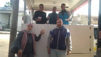 من عربة خشب لسوزكي متطورة.. سيد خميس يرث بيع الكشري أبا عن جد (فيديو وصور)