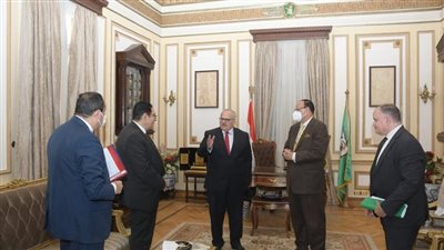 الخشت يعقد اجتماعًا لمناقشة برنامج افتتاح جامعة القاهرة الدولية 