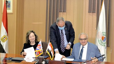 توقيع مذكرة تفاهم لإنشاء أول برنامج بكالوريوس دولى للطب البيطري بين جامعة المنصورة ولندن