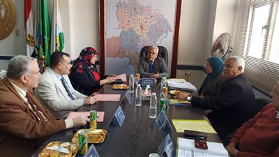 رئيس مياة المنوفية يستعرض مع 