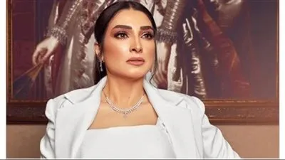 روجينا تحتفل بعرض مسرحية 