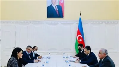 “المشاط” تجتمع مع رئيس الوزراء الأذربيجاني ضمن فعاليات اللجنة المشتركة 
