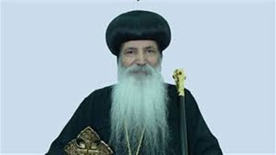 الأنبا إسحق يتمم سيامة كهنة جدد بايبارشية طما