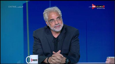 أحمد ناجي يشيد بأداء أبوجبل بعد مباراة مصر وغينيا 