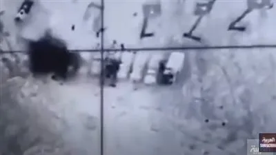 شاهد.. طائرة مسيرة أوكرانية تستهدف رتلا عسكريا روسيا