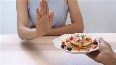 خبيرة تغذية تحذر من تناول وجبة واحدة في اليوم (فيديو)