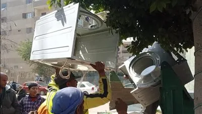 غلق وتشميع 7 محلات مخالفة بحي البساتين