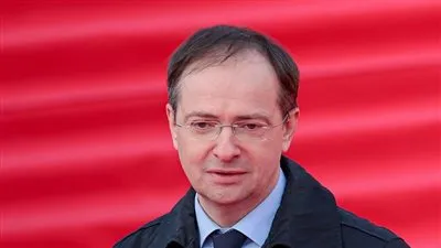 من هو كبير مفاوضي روسيا في المحادثات مع أوكرانيا فلاديمير ميدينسكي؟