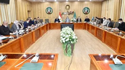 محافظ المنوفية يسلم 156 عقدا ضمن مبادرة أنظمة الري الحديثة