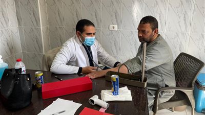 جامعة بنها تنظم قافلة طبية بقرية ميت حلفا بقليوب (صور)