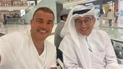 عمرو دياب برفقة صديقه رجل الأعمال الإماراتي محمد العبار: مفاجآت في الطريق