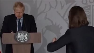 صحفية أوكرانية تهاجم رئيس الوزراء البريطاني: 