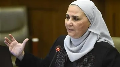 وزيرة التضامن: زيادة الدور الانتاجي للمرأة يُقلل الدور الانجاب (فيديو) 