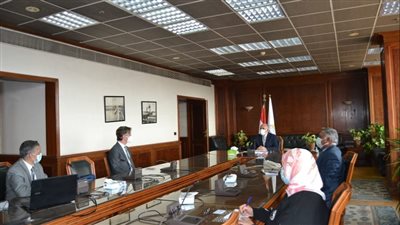 وزير الري وممثل برنامج الأمم المتحدة الإنمائي يبحثان موقف مشروعات 