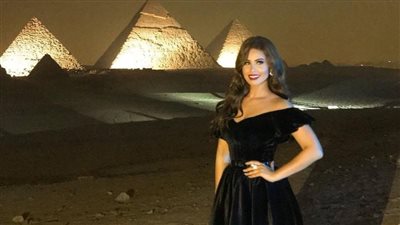 مي سليم تنشر صورة لها أمام الأهرامات عبر 