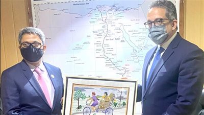 وزير السياحة والآثار يلتقي بـ 