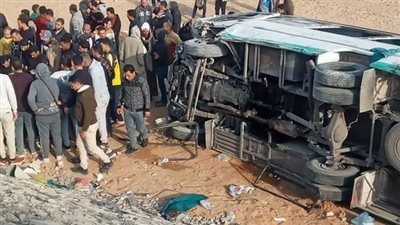 المعاينة تكشف سر انقلاب حافلة تقل 21 عاملا بالطريق الأوسطي.. والأمن يضبط المتسبب 