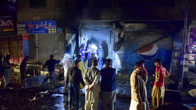 مقتل 3 أشخاص في تفجير استهدف شاحنة للشرطة بباكستان