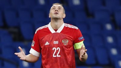 بسبب الحرب.. نجم إيفرتون ينتقد قائد المنتخب الروسي